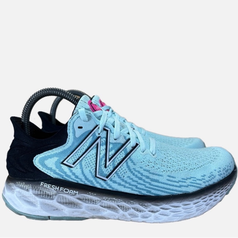 New Balance 1080 v11 Womens Size 8 (B) Running Shoes Sneakers Pale Blue/Black